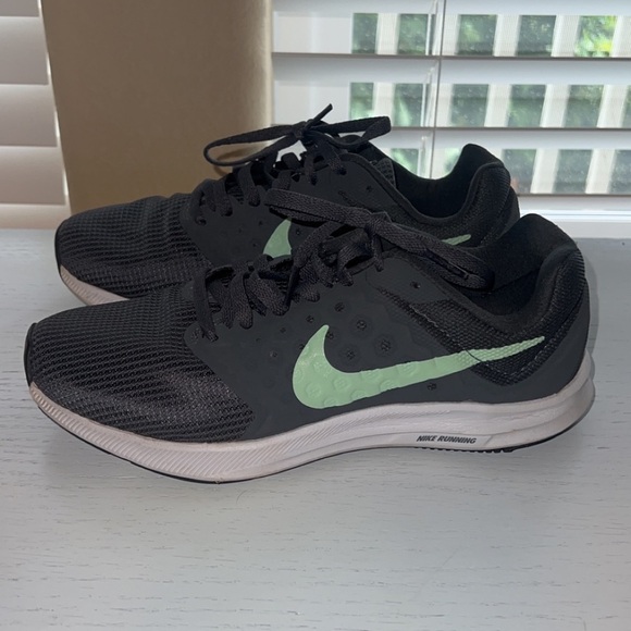 Nike downshifter 7 running shoes grey. - Picture 6 of 8